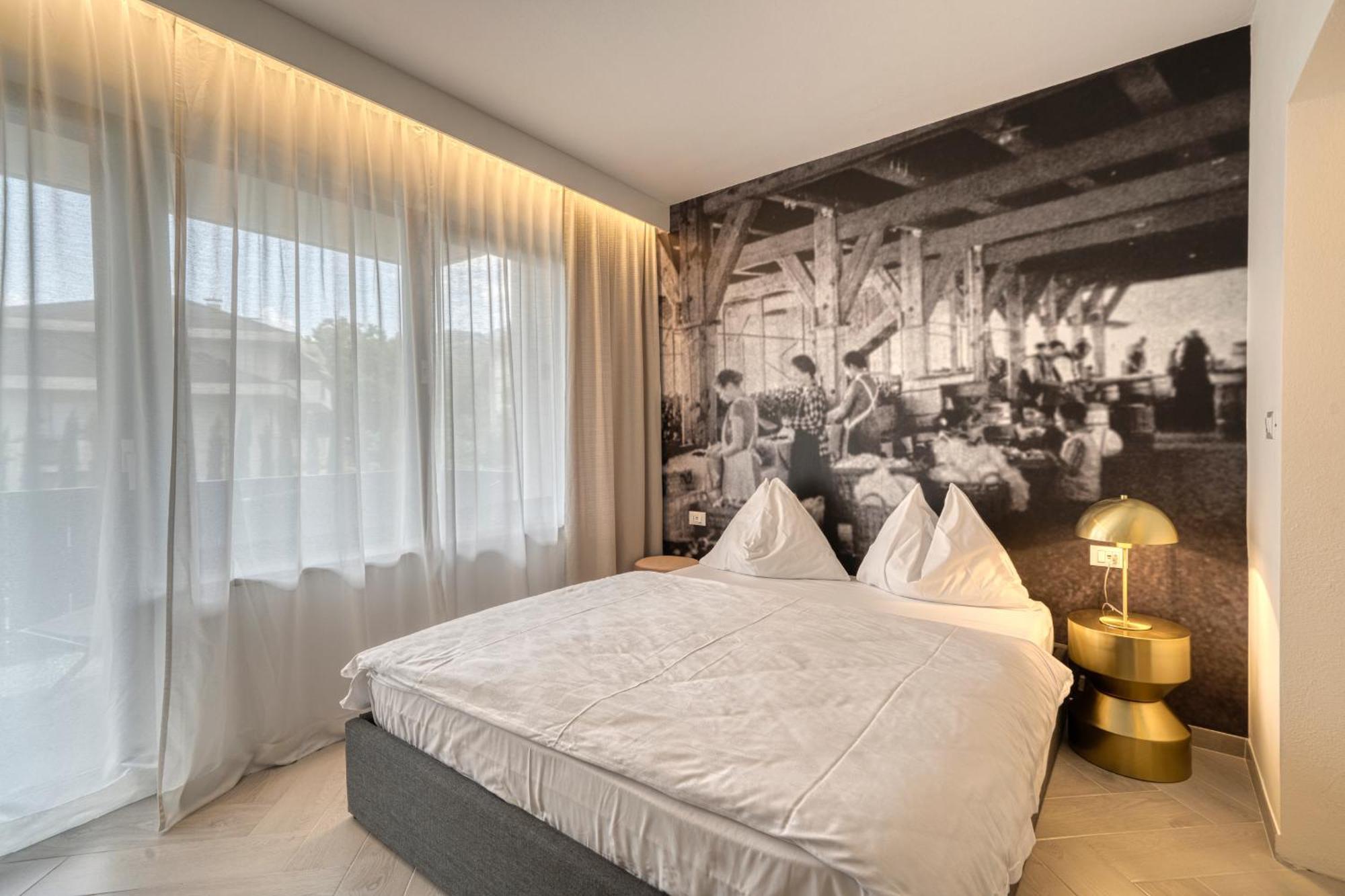 Goldfinger + Suites ลานา ภายนอก รูปภาพ