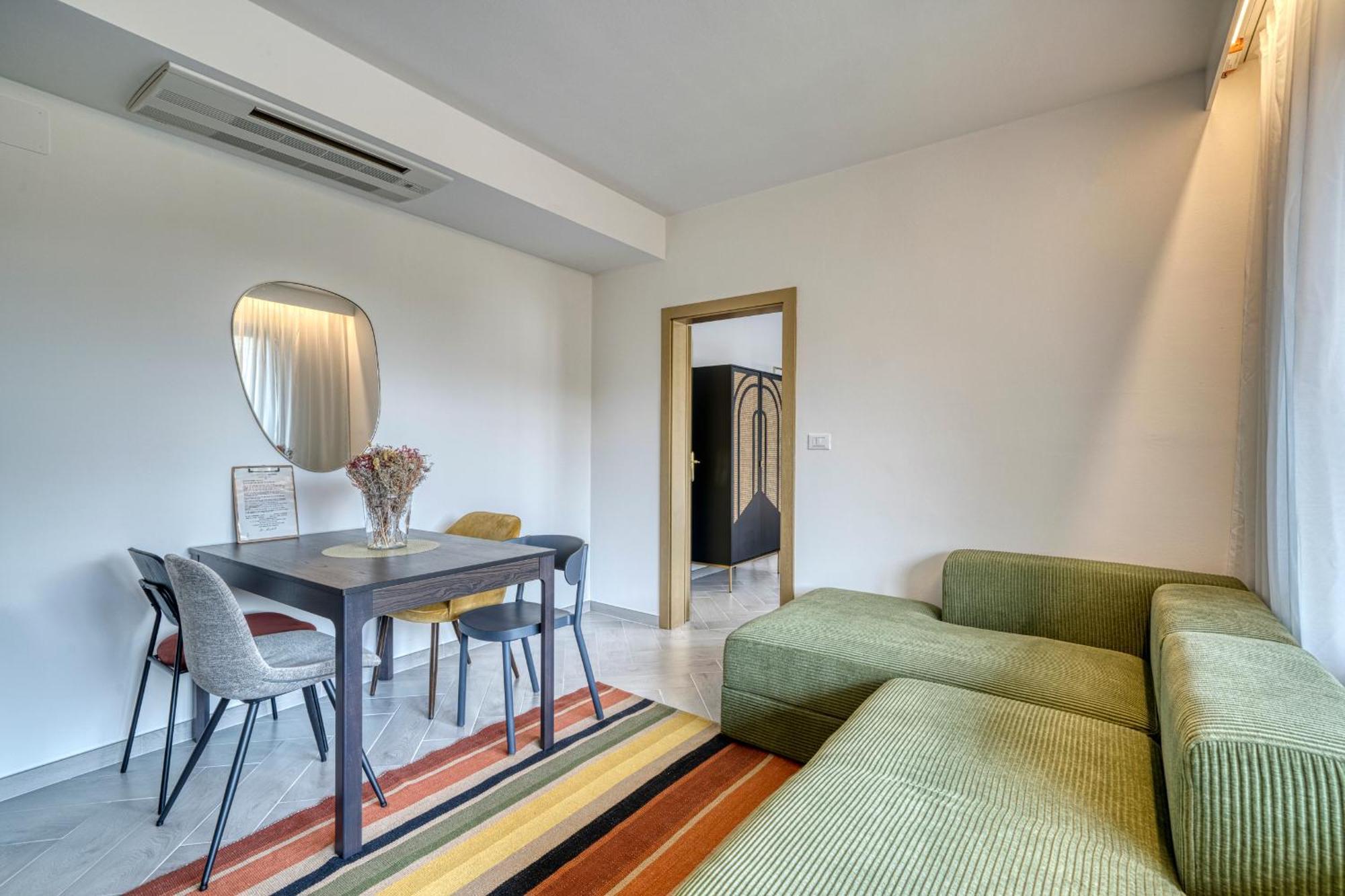 Goldfinger + Suites ลานา ภายนอก รูปภาพ