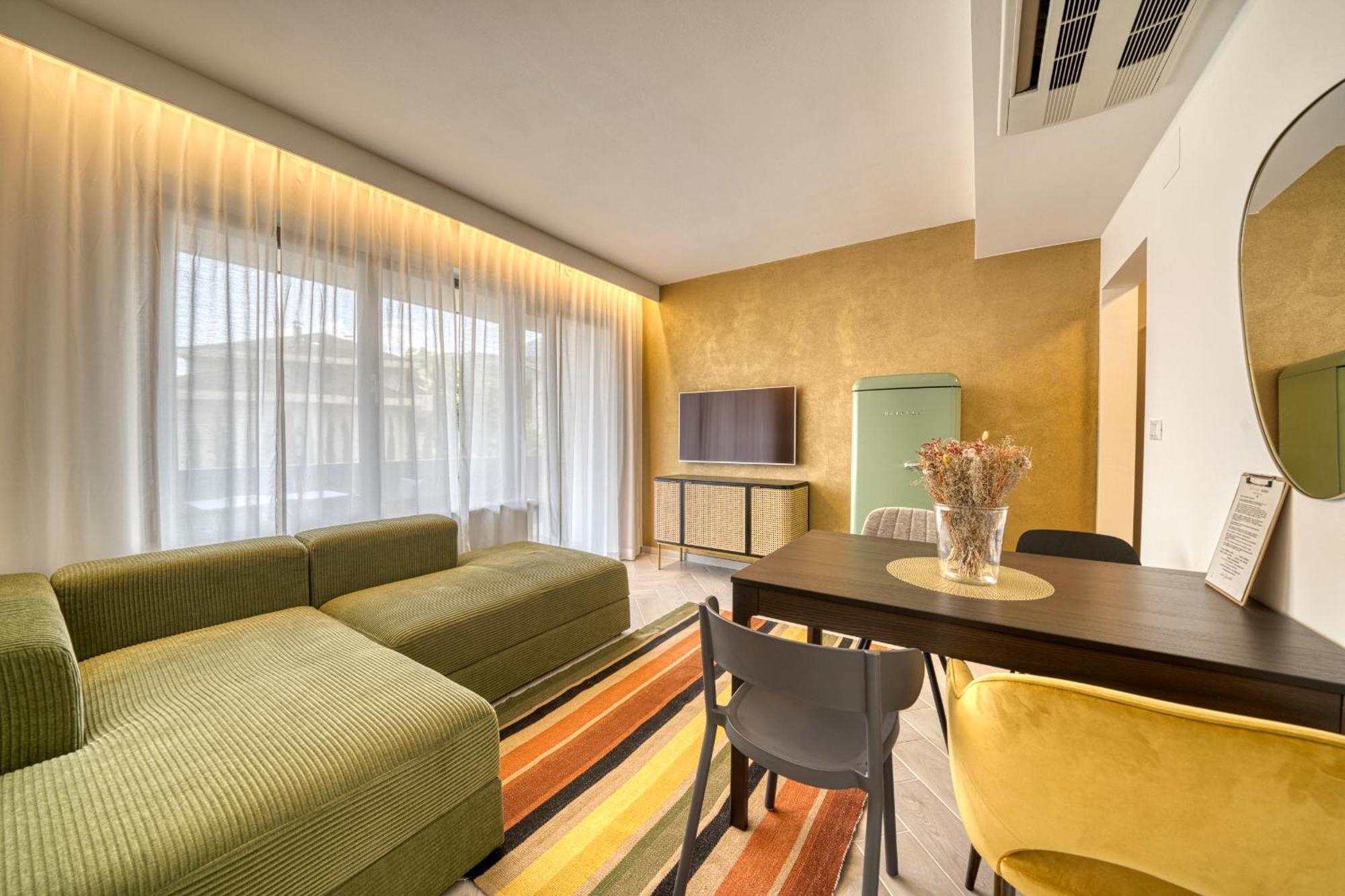 Goldfinger + Suites ลานา ห้อง รูปภาพ