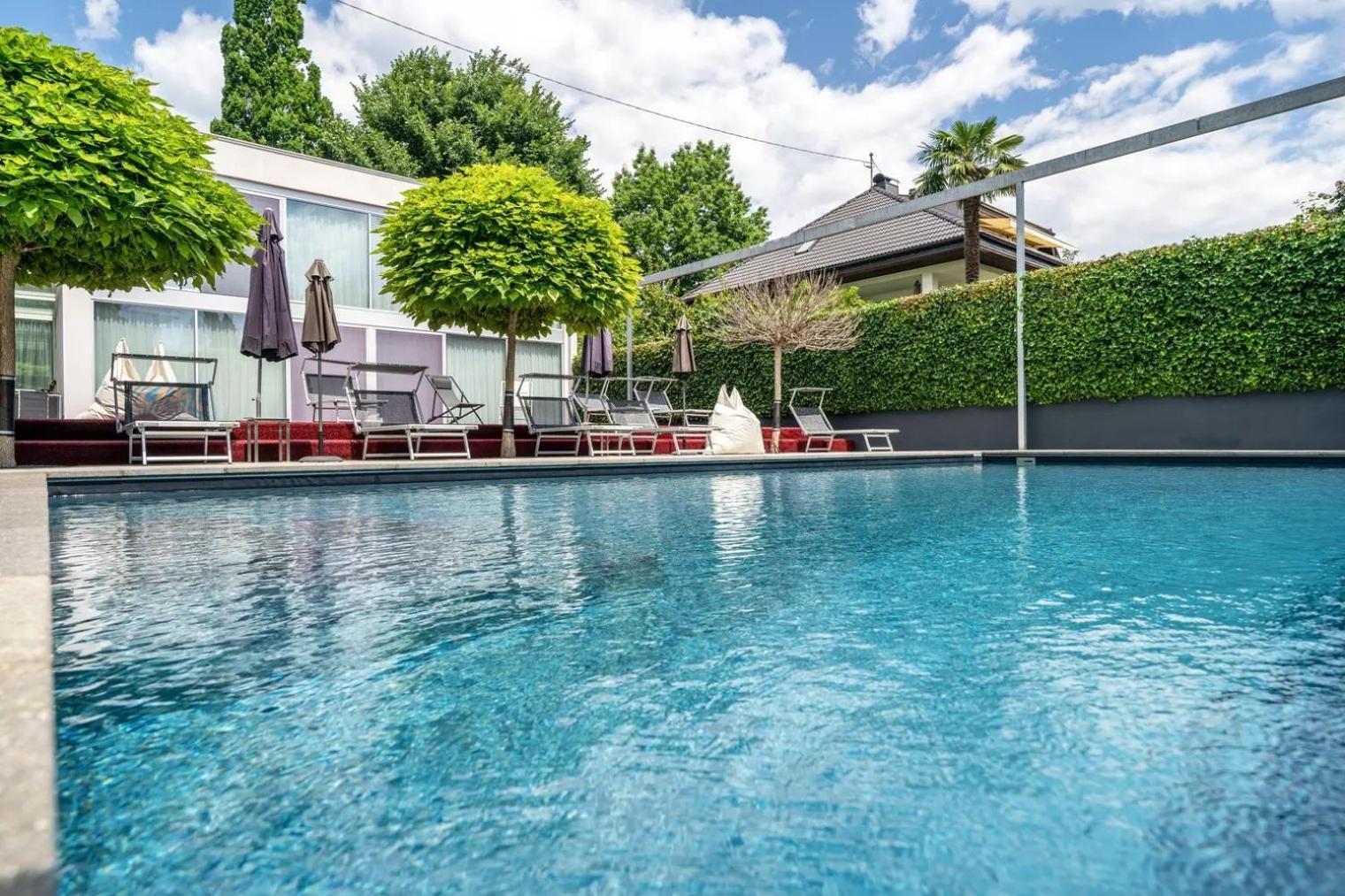 Goldfinger + Suites ลานา ภายนอก รูปภาพ