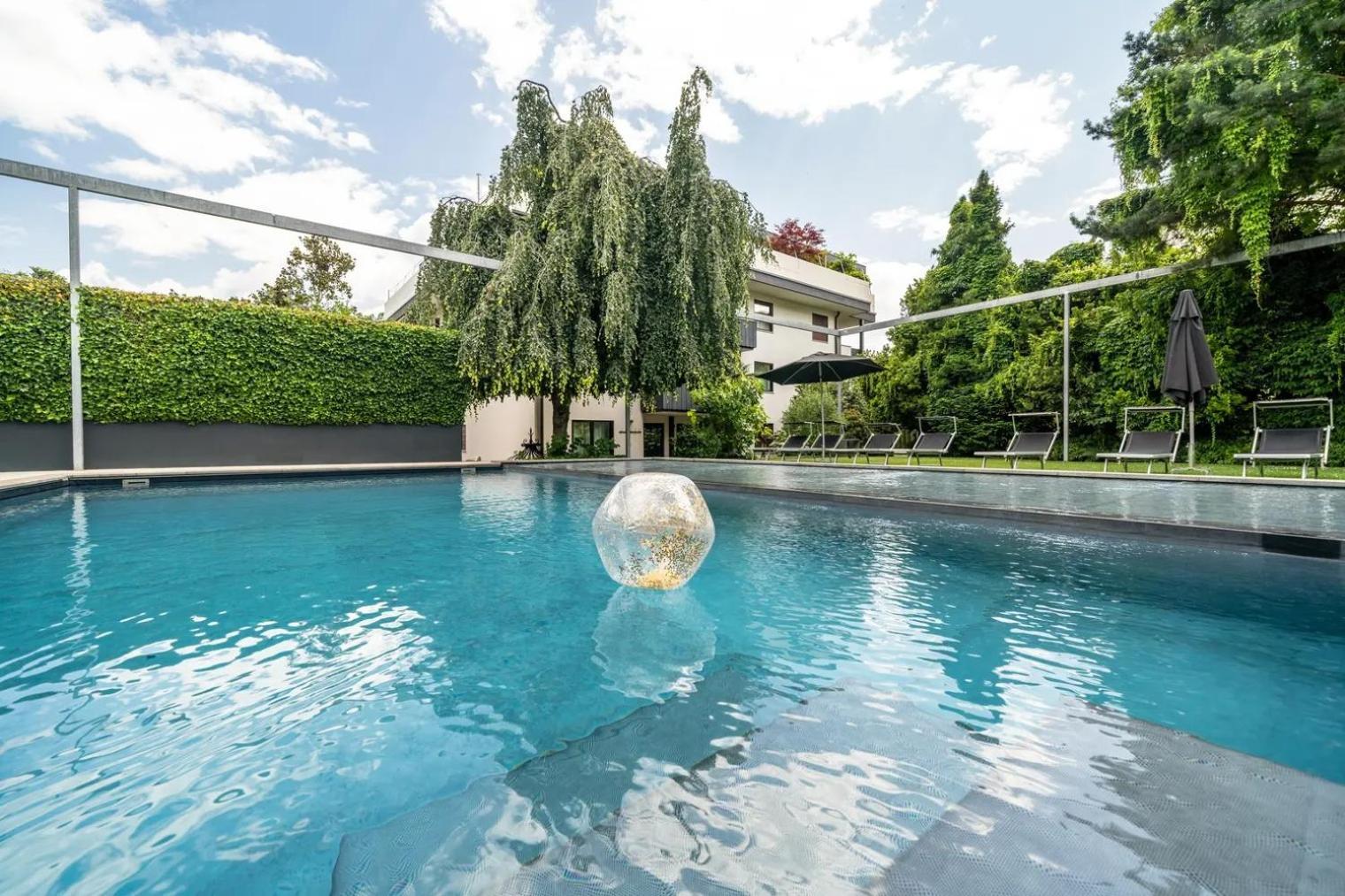 Goldfinger + Suites ลานา ภายนอก รูปภาพ